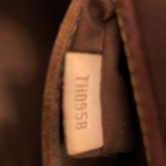 Authentic Louis Vuitton Alma Handbag - Picture 10 of 15